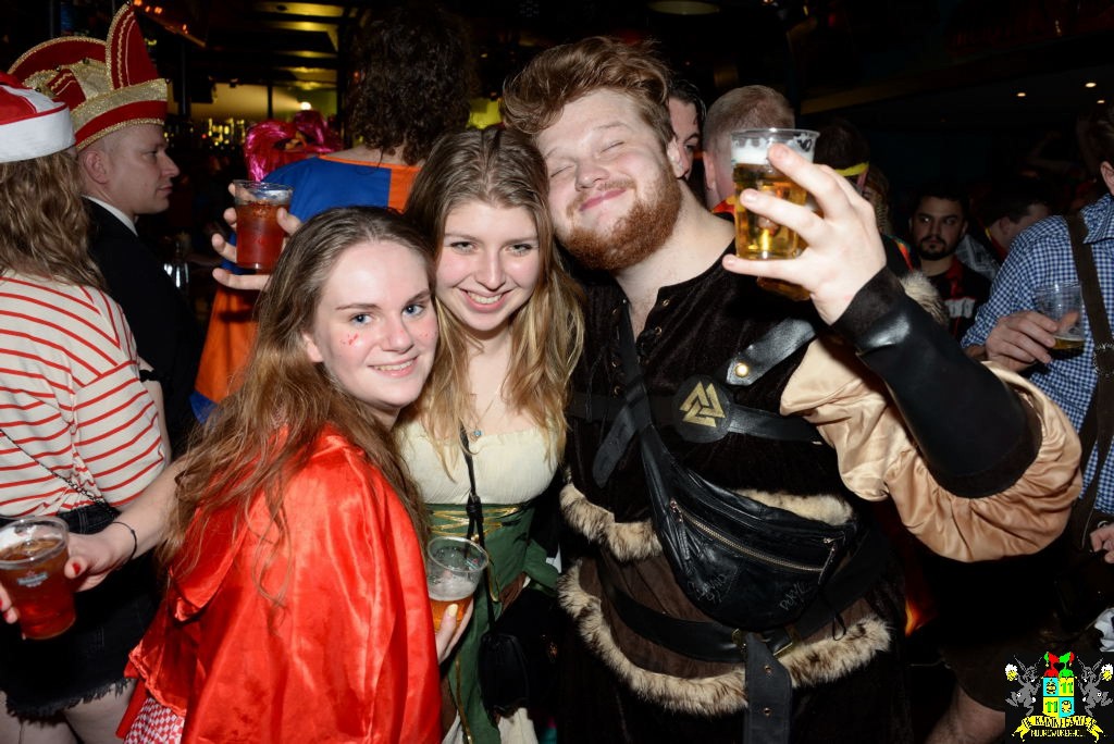 ../Images/Carnavals vrijdagavond in VdG 315.jpg